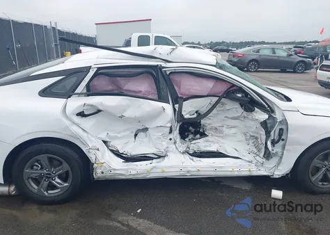 2024 Kia K5 Lxs z USA, uszkodzony, nr VIN 5XXG14J21RG259952